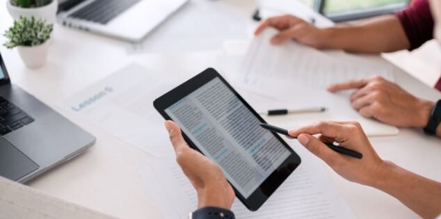 PTE speaking practice Dubai - AI-based mock test session at PINNACLE training center