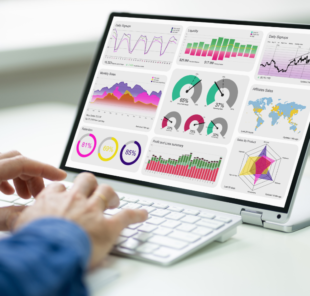 PTE speaking practice Dubai - AI-based mock test session at PINNACLE training center